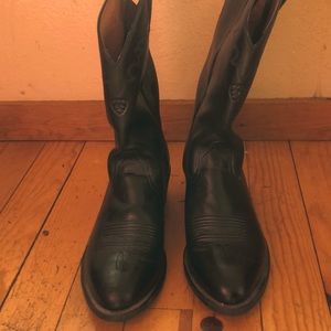 Ariat boots excellent condition ! NWOT